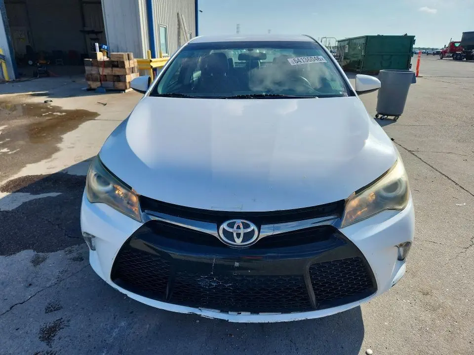 2016 TOYOTA CAMRY SE  