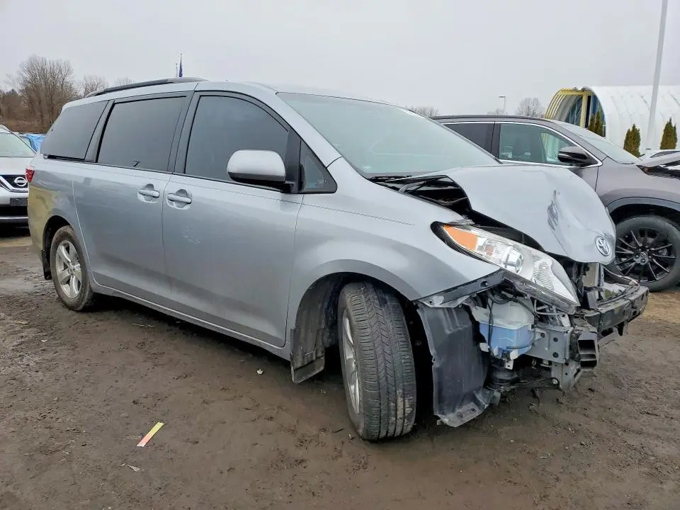 2015 TOYOTA SIENNA LE 8 PASSENGER  