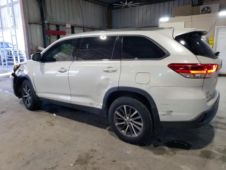 2019 TOYOTA HIGHLANDER SE  