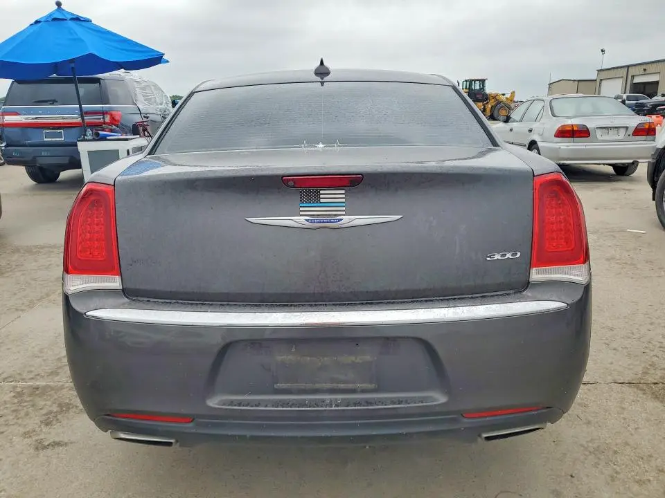 2019 CHRYSLER 300 LIMITED  