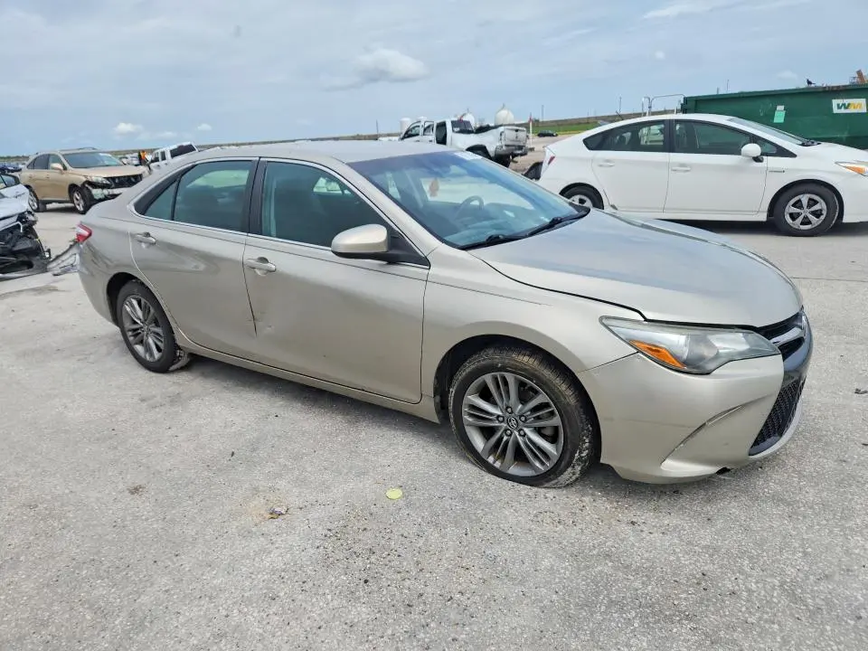 2017 TOYOTA CAMRY SE  