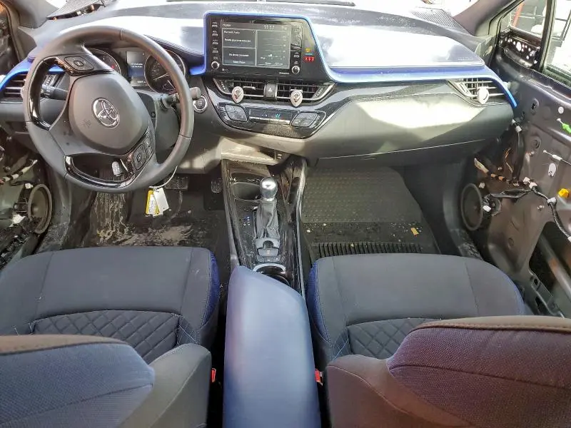 2022 TOYOTA C-HR XLE  