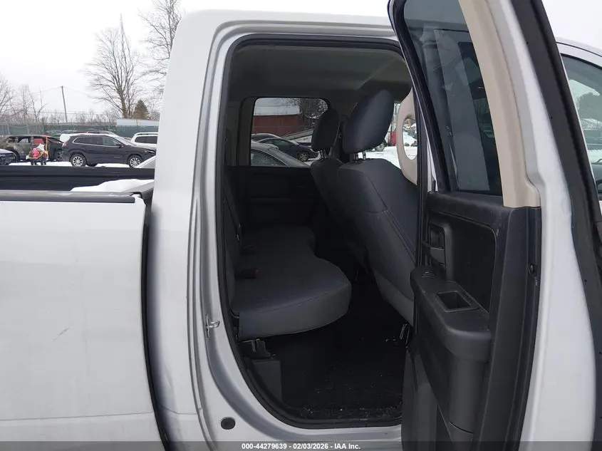 2018 RAM 1500 EXPRESS  4X4 6'4 BOX