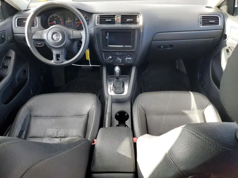 2011 VOLKSWAGEN JETTA SE  