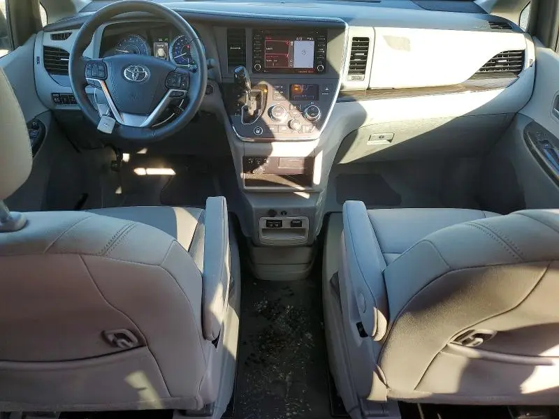 2018 TOYOTA SIENNA XLE 8-PASSENGER  