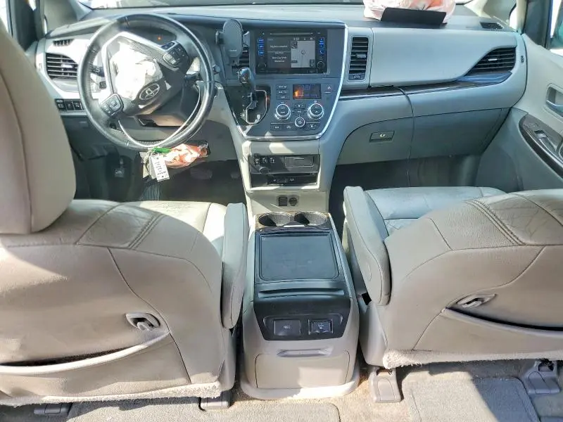 2017 TOYOTA SIENNA XLE PREMIUM 8-PASSENGER  