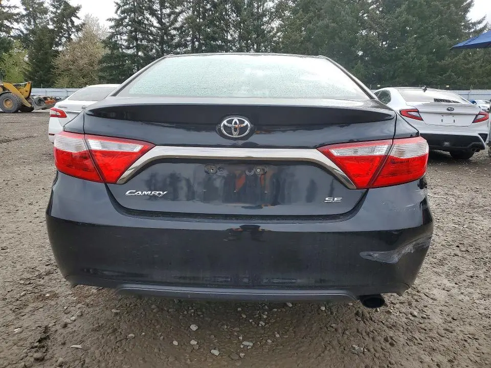 2015 TOYOTA CAMRY SE  