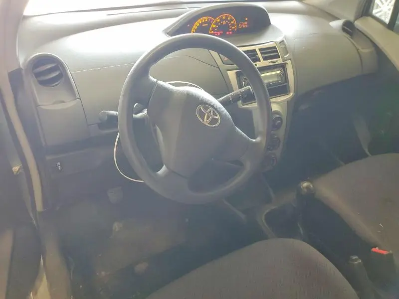 2010 TOYOTA YARIS BASE  