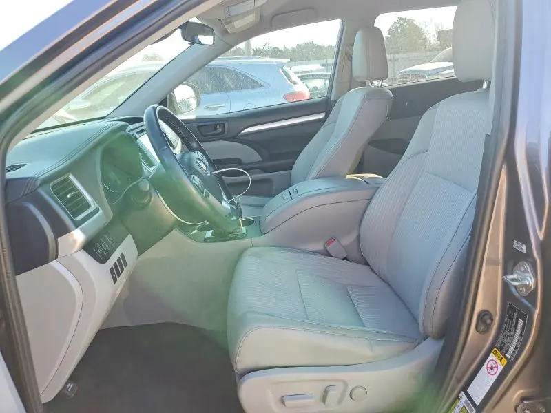 2019 TOYOTA HIGHLANDER LE  