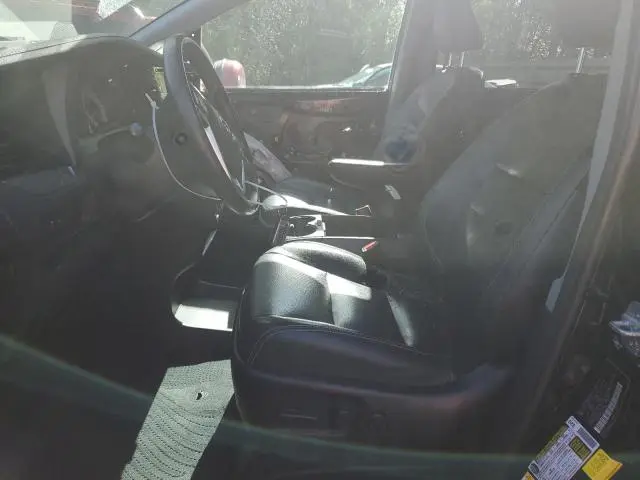 2019 TOYOTA SIENNA SE  