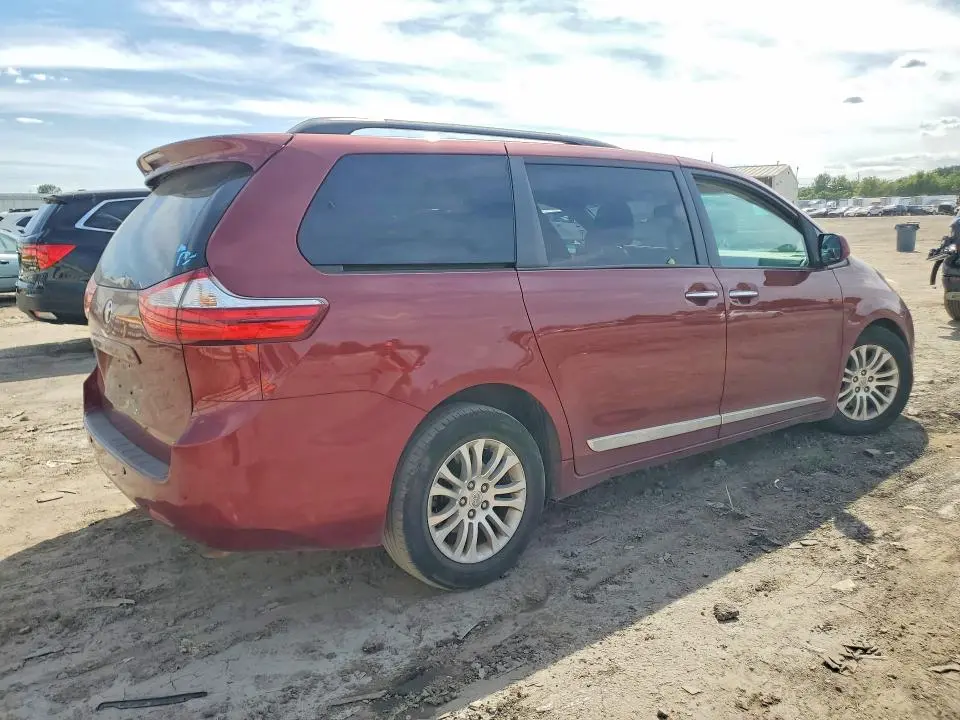 2015 TOYOTA SIENNA XLE 8-PASSENGER  