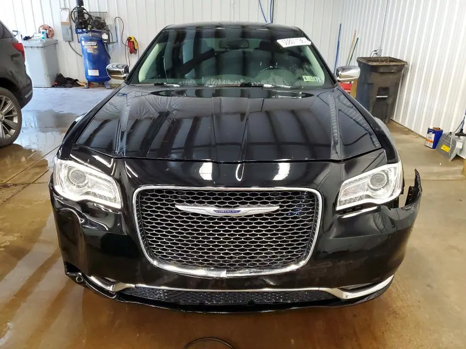 2019 CHRYSLER 300 LIMITED  