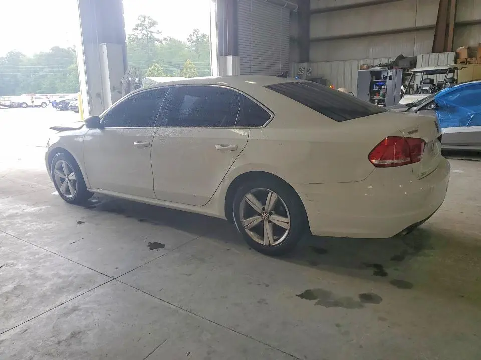 2015 VOLKSWAGEN PASSAT S  