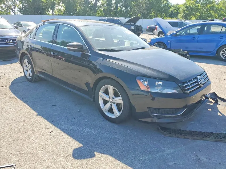 2013 VOLKSWAGEN PASSAT SE  