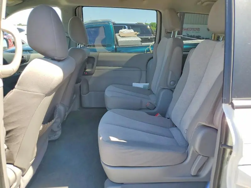 2012 KIA SEDONA LX  