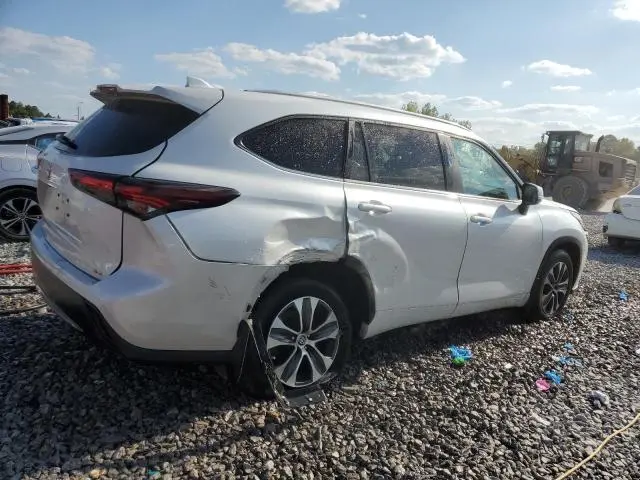 2024 TOYOTA HIGHLANDER LE  