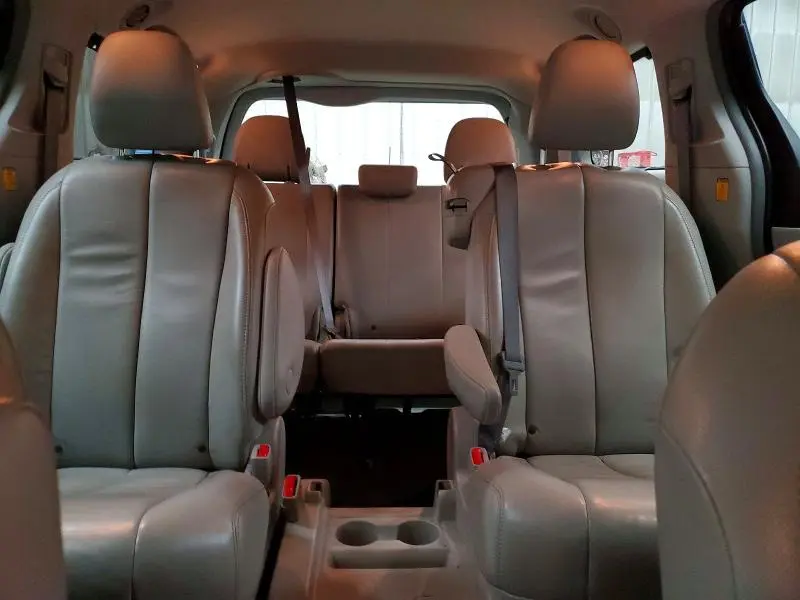 2013 TOYOTA SIENNA XLE  