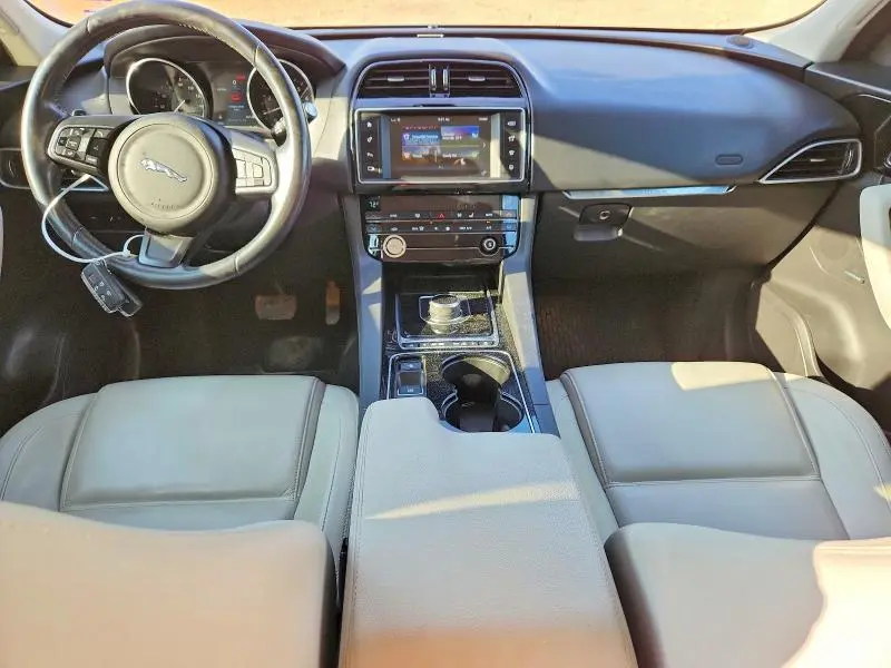 2017 JAGUAR F-PACE PRESTIGE  