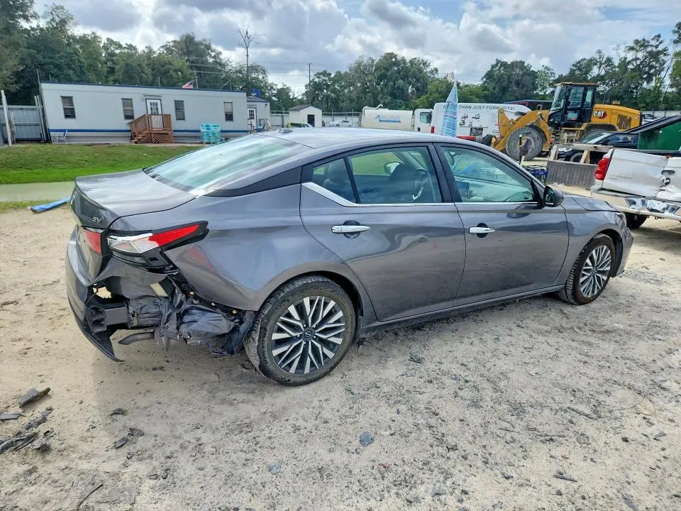 2024 NISSAN ALTIMA SV  