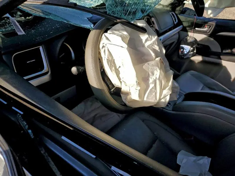 2017 TOYOTA HIGHLANDER SE  