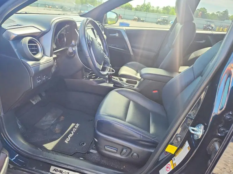 2018 TOYOTA RAV4 SE  