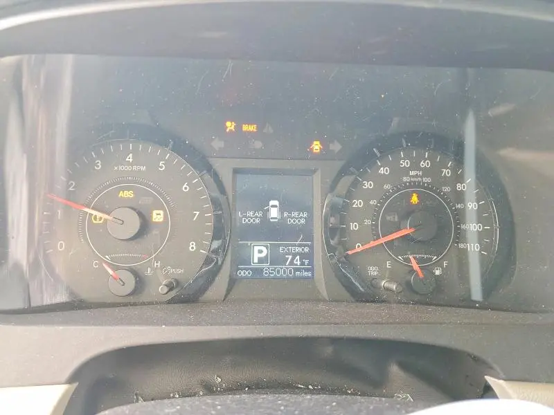 2015 TOYOTA SIENNA LE  