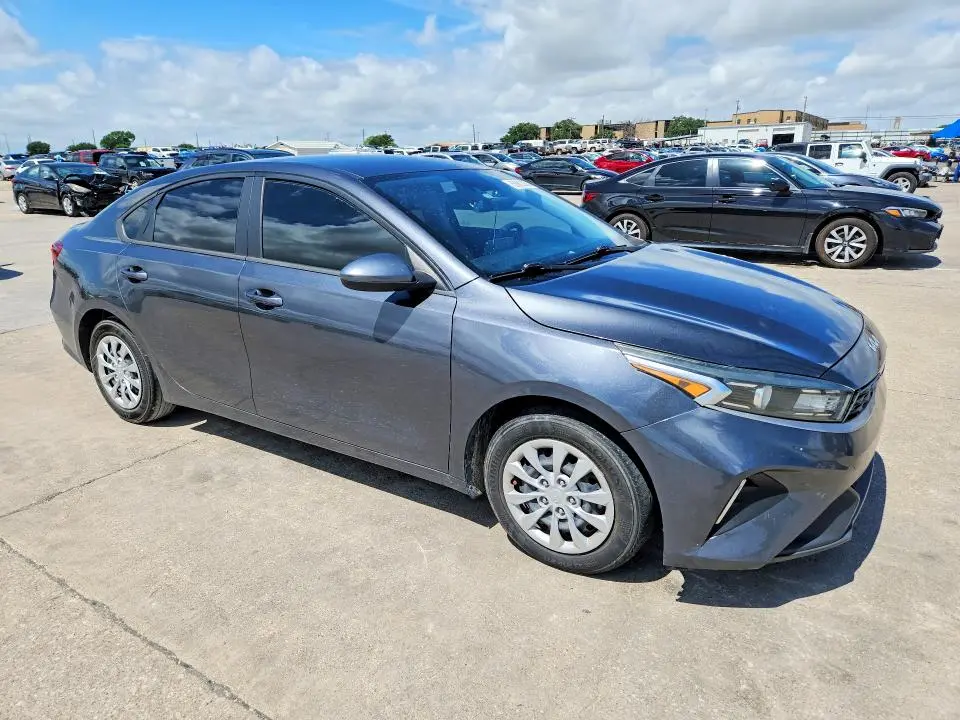 2023 KIA FORTE LX  