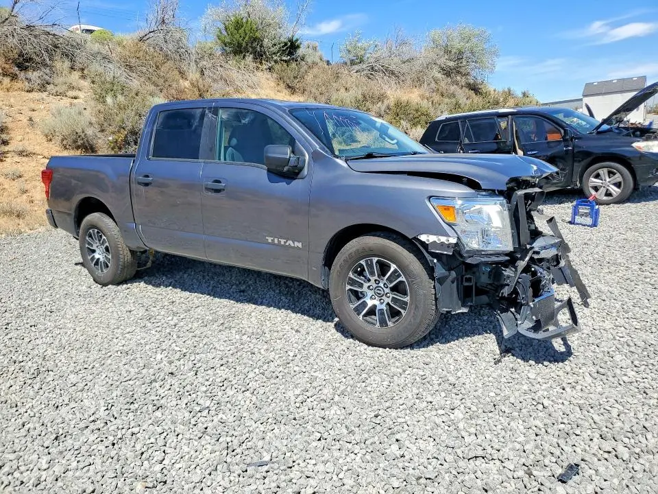 2024 NISSAN TITAN SV  