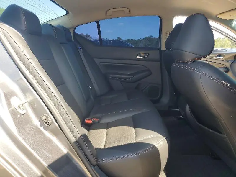 2021 NISSAN ALTIMA SR  