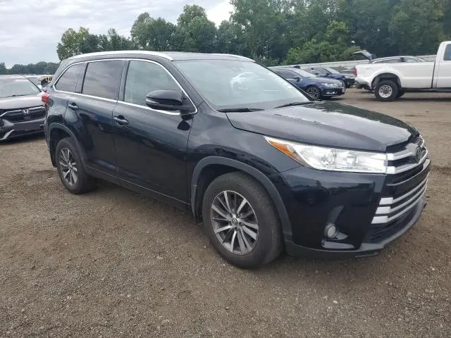 2017 TOYOTA HIGHLANDER SE  