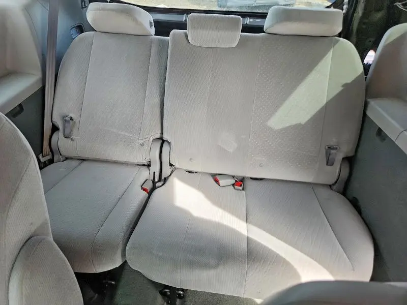 2016 TOYOTA SIENNA LE  