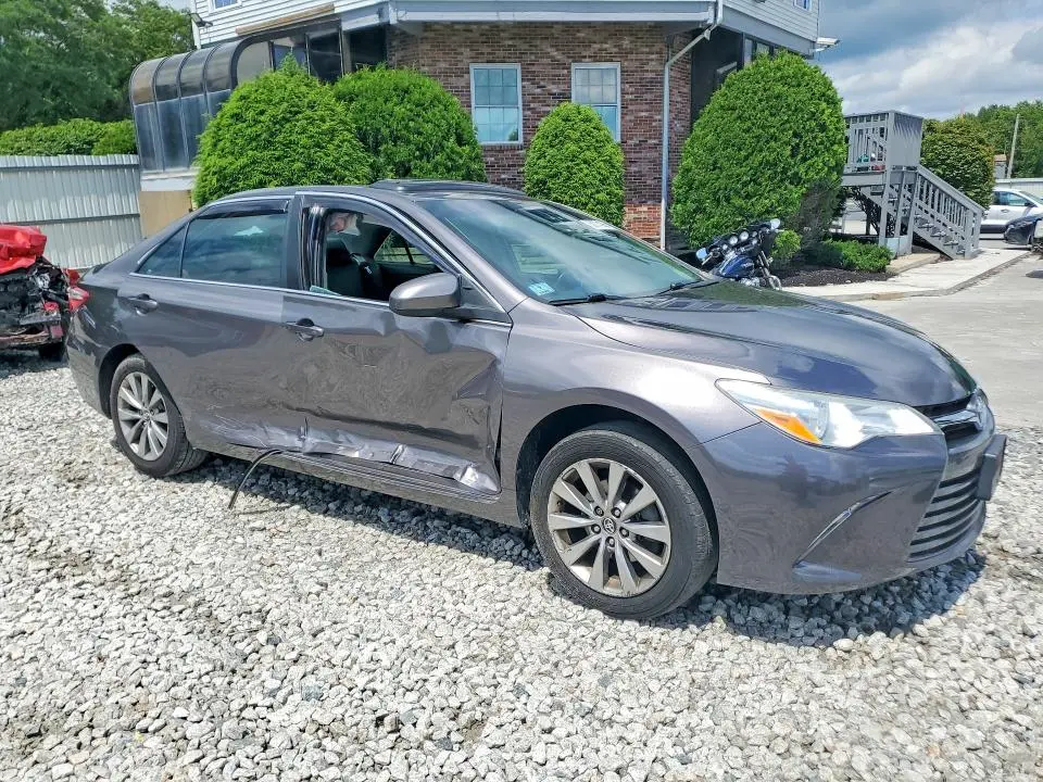 2017 TOYOTA CAMRY XLE  