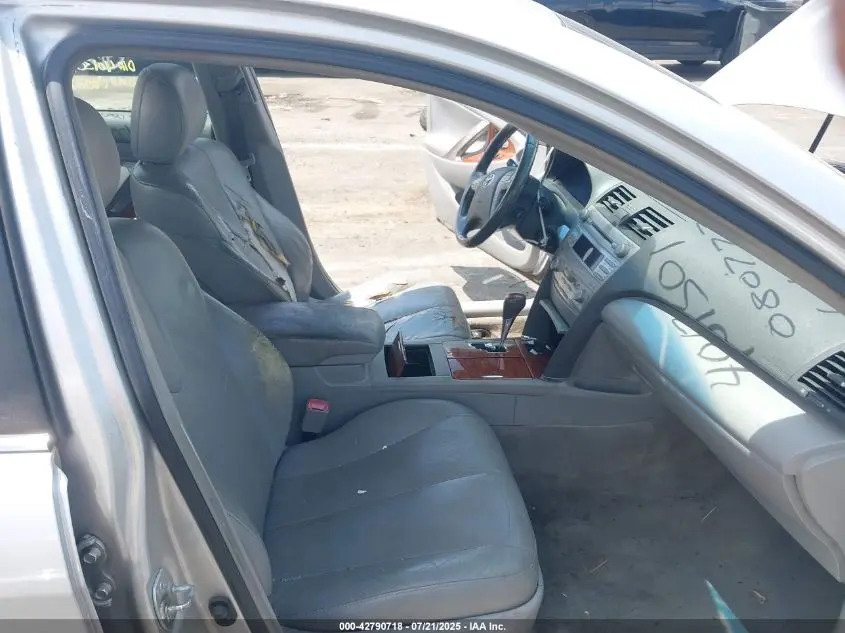2010 TOYOTA CAMRY XLE