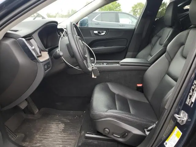 2022 VOLVO XC60 B5 MOMENTUM  