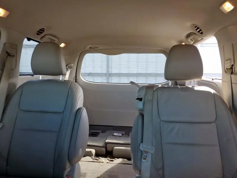 2019 TOYOTA SIENNA XLE  