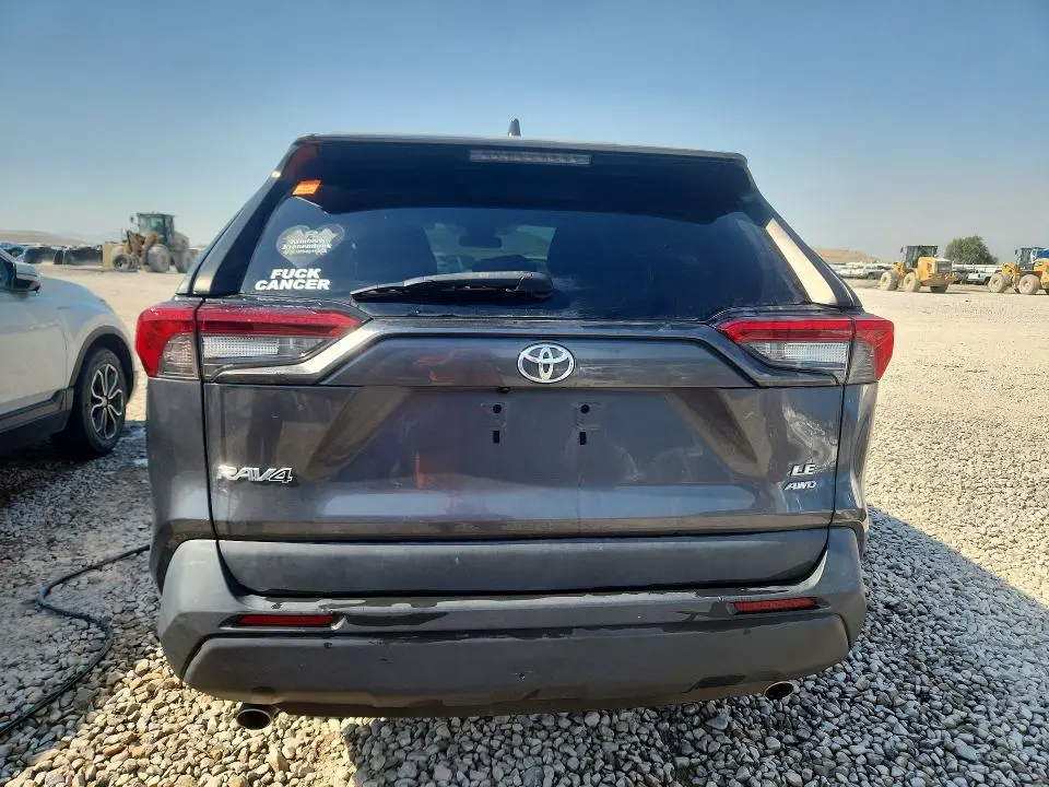 2020 TOYOTA RAV4 LE  