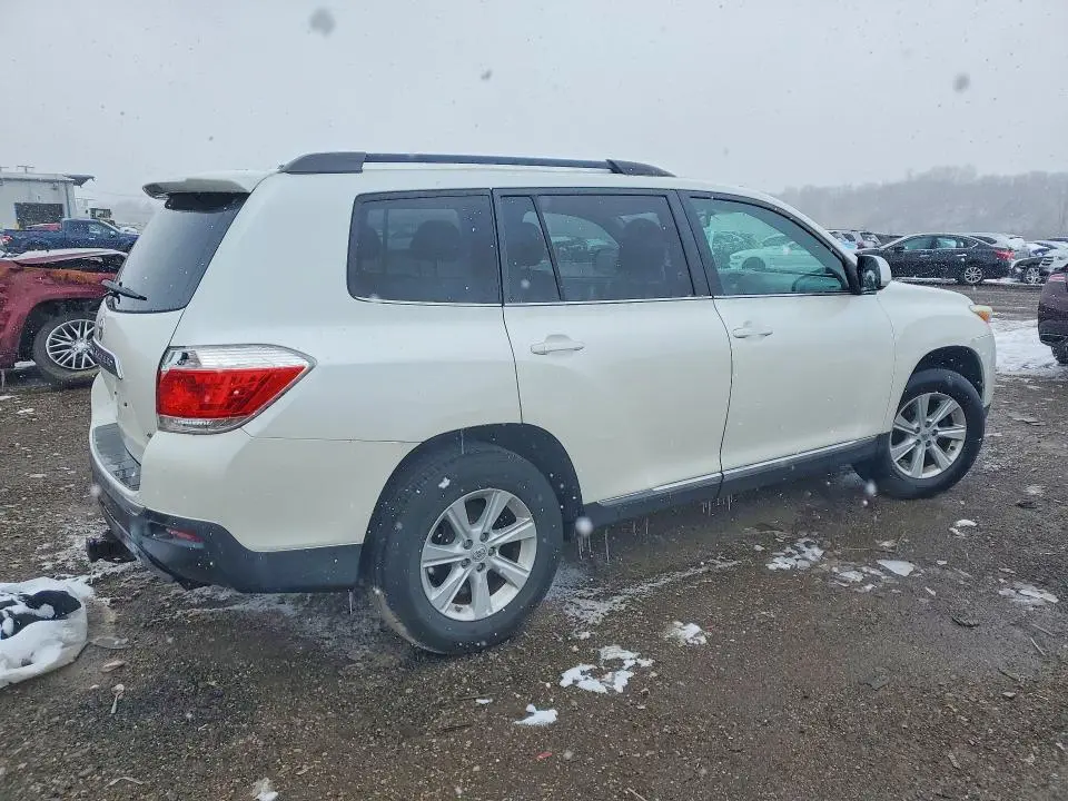2013 TOYOTA HIGHLANDER SE  