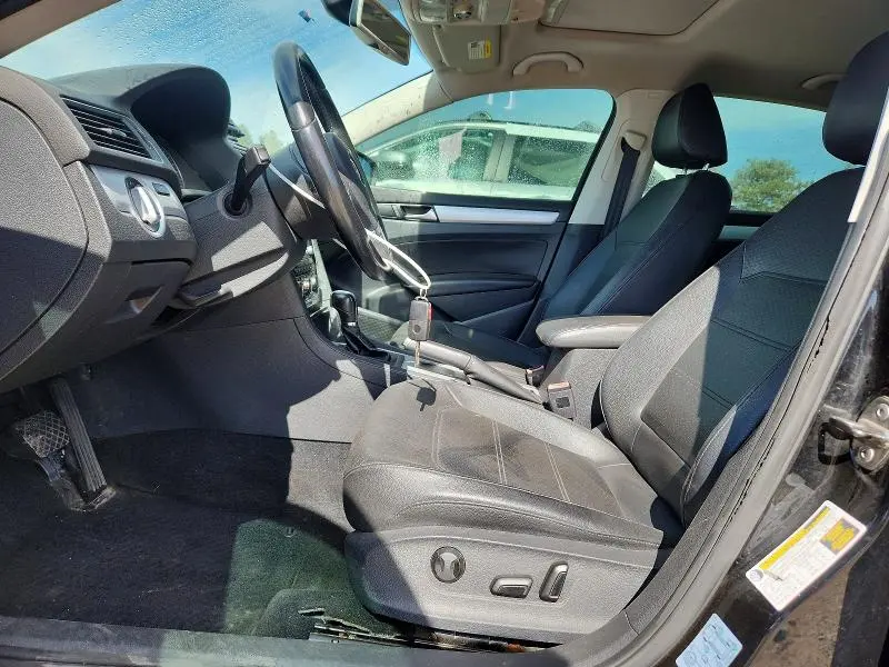 2013 VOLKSWAGEN PASSAT SE  