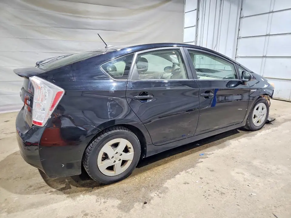 2011 TOYOTA PRIUS THREE  