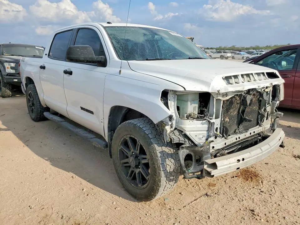 2017 TOYOTA TUNDRA CREWMAX SR5  