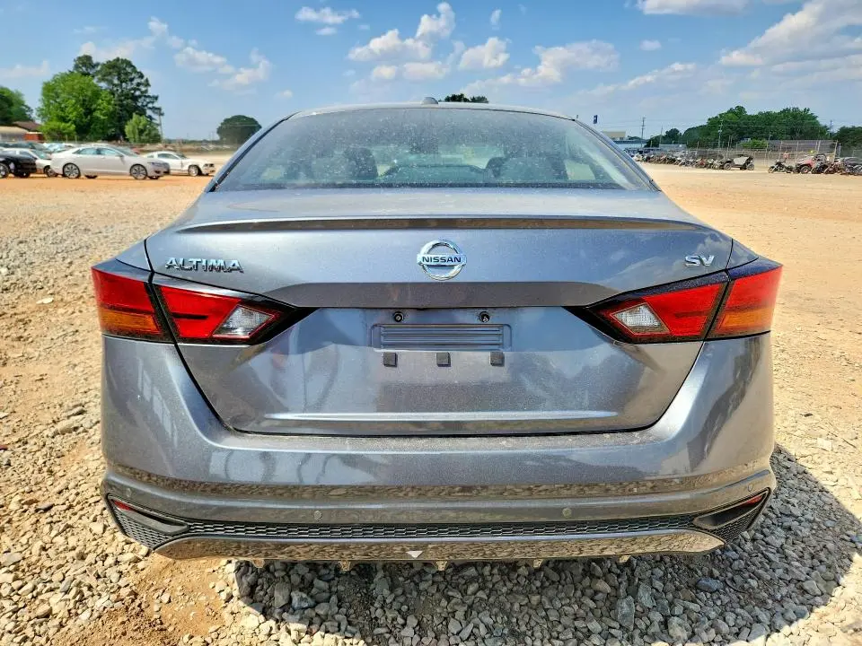 2022 NISSAN ALTIMA SV  