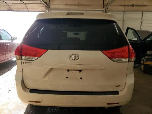 2012 TOYOTA SIENNA LE  