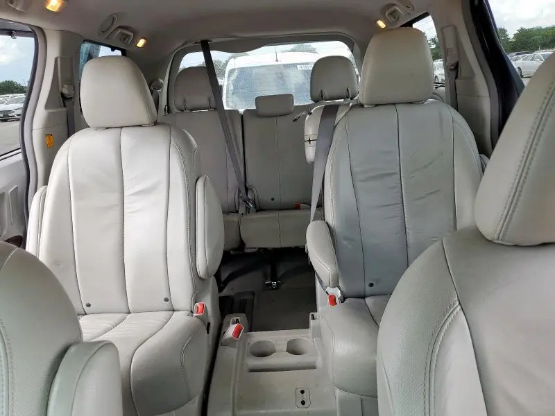 2011 TOYOTA SIENNA XLE  