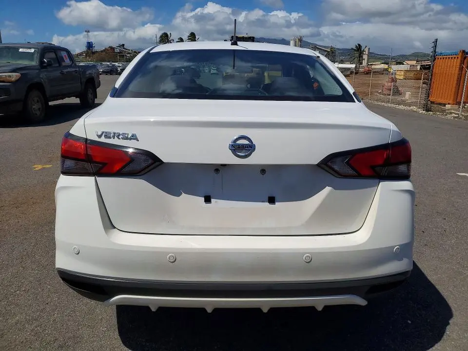 2022 NISSAN VERSA S  