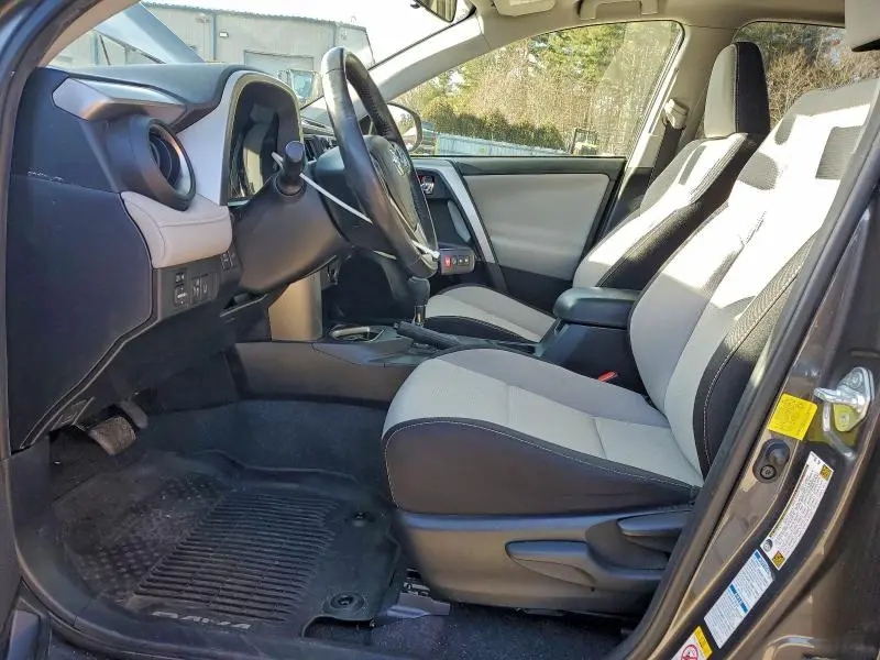 2017 TOYOTA RAV4 XLE  