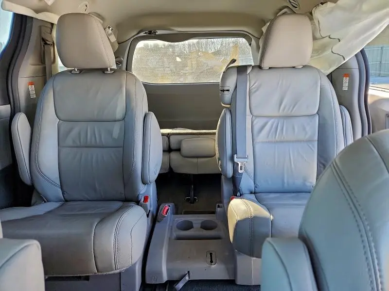 2018 TOYOTA SIENNA XLE  