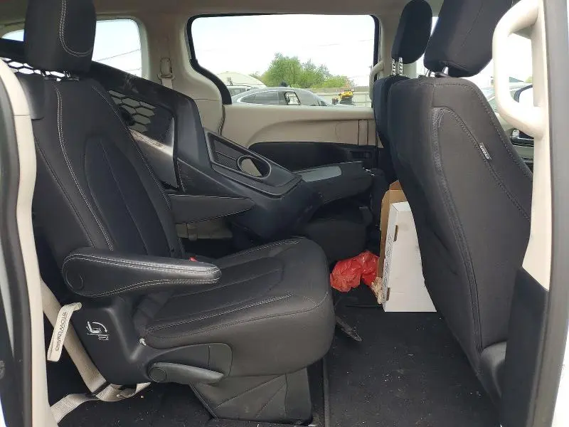 2022 CHRYSLER VOYAGER LX  