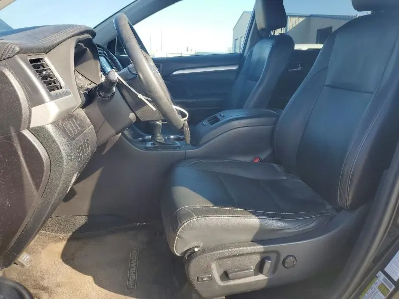 2015 TOYOTA HIGHLANDER XLE  