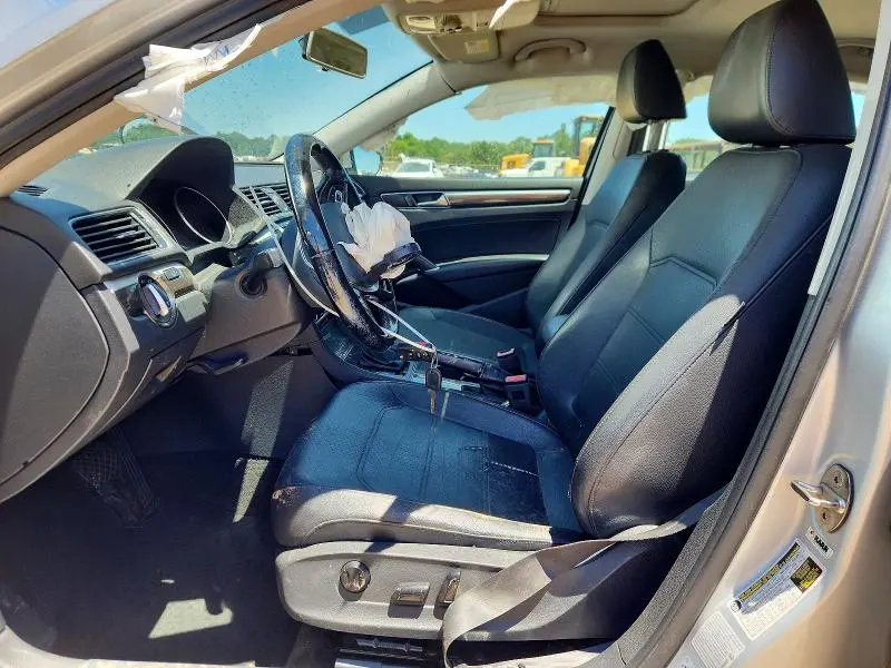 2016 VOLKSWAGEN PASSAT SE  