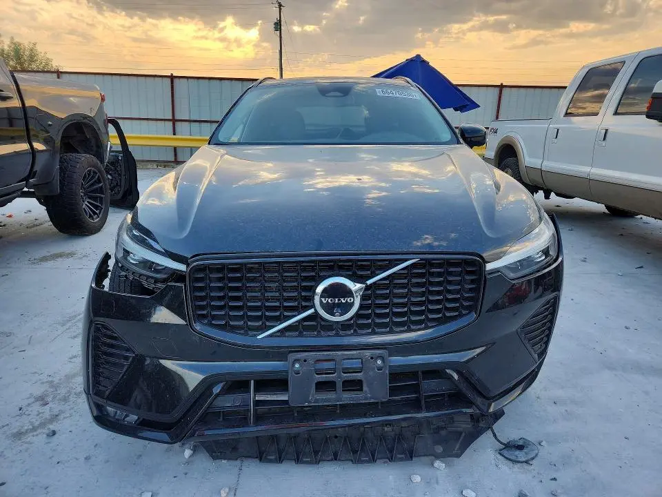 2024 VOLVO XC60 PLUS  